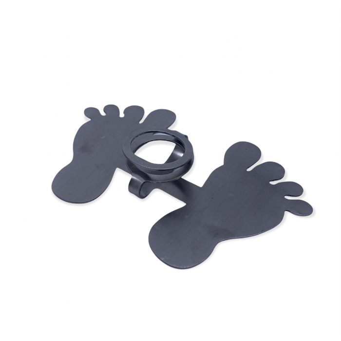 un pied de bougie qui ressemble à ... un pied.