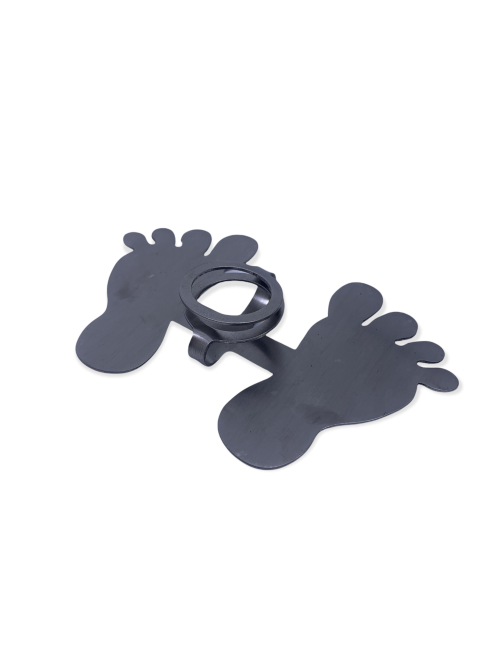 un pied de bougie qui ressemble à ... un pied.