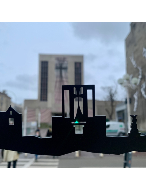 L'église St Jacques de Montrouge et sa skyline.