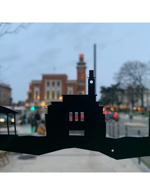 Le beffroi de Montrouge et son morceau de Skyline.