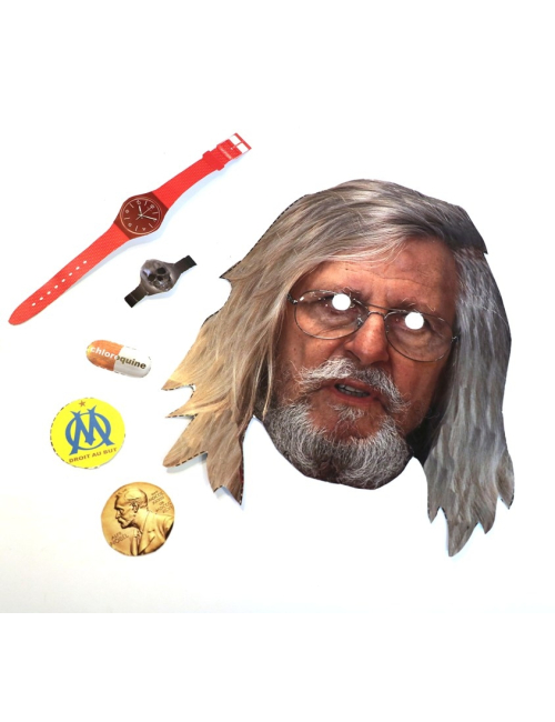 Panoplie découpée avec tous ses éléments.