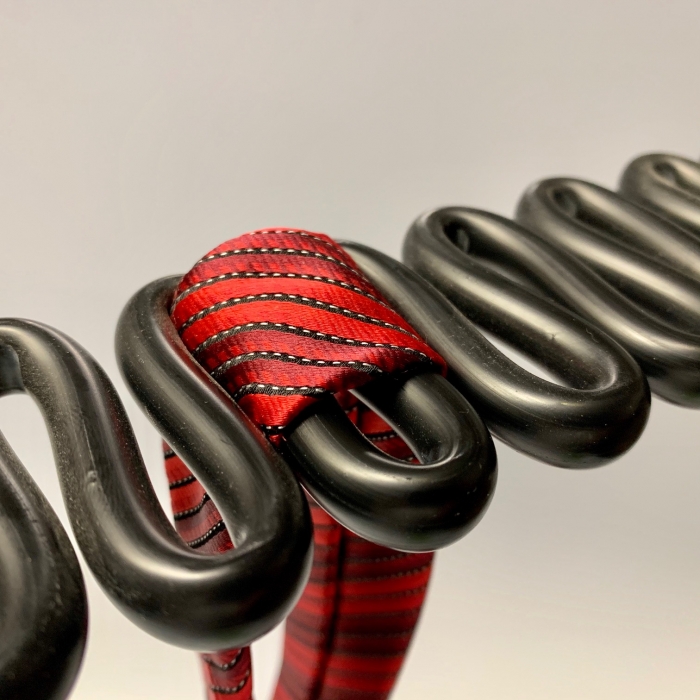 SLALOM - Porte ceinture/cravate monopièce ultra design. By Stilic Force Rangement