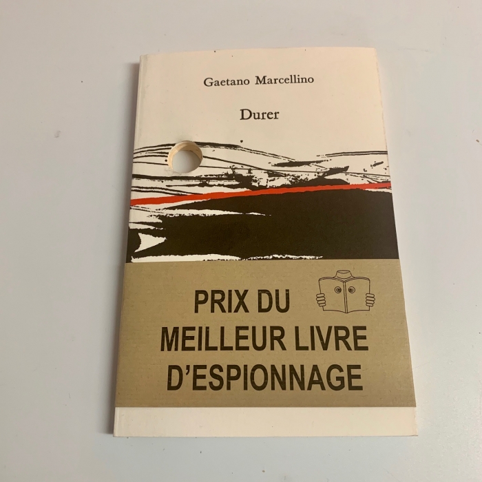 Le livre espion fermé